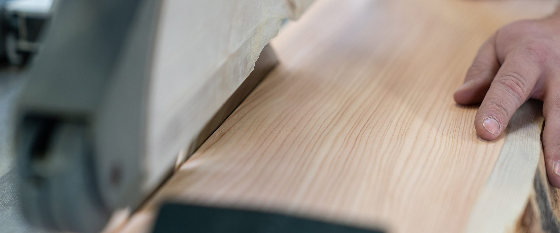 Schreinerei Holz zuschneiden mit TIschsäge